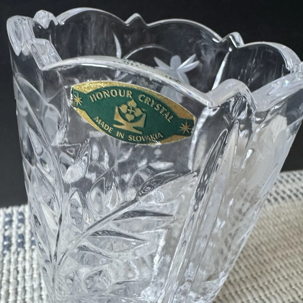 Honour Crystal ~ Hand Cut Crystal Made In Slovakia ~ Glass Vase 7.5 In Tall